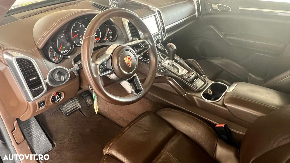 Porsche Cayenne - 7