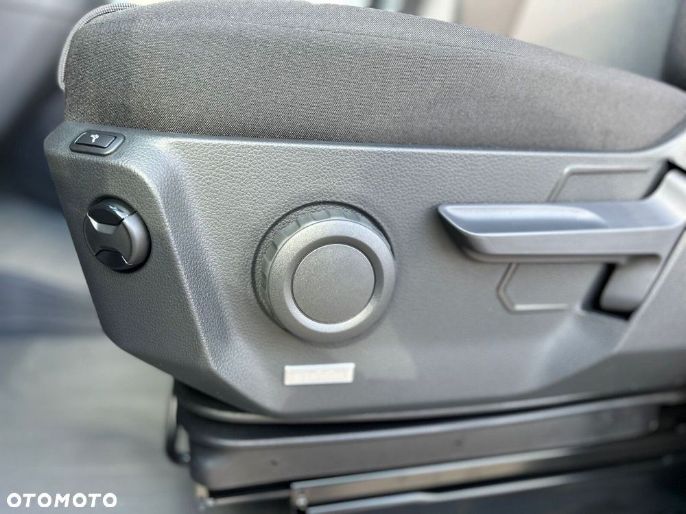 Volkswagen Crafter 35 2.0 TDI L3H3 177 KM AUTOMAT - 22