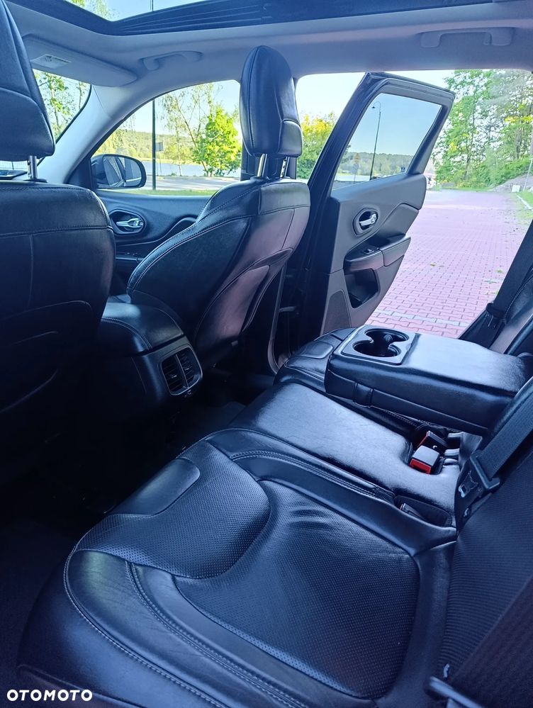 Jeep Cherokee - 12