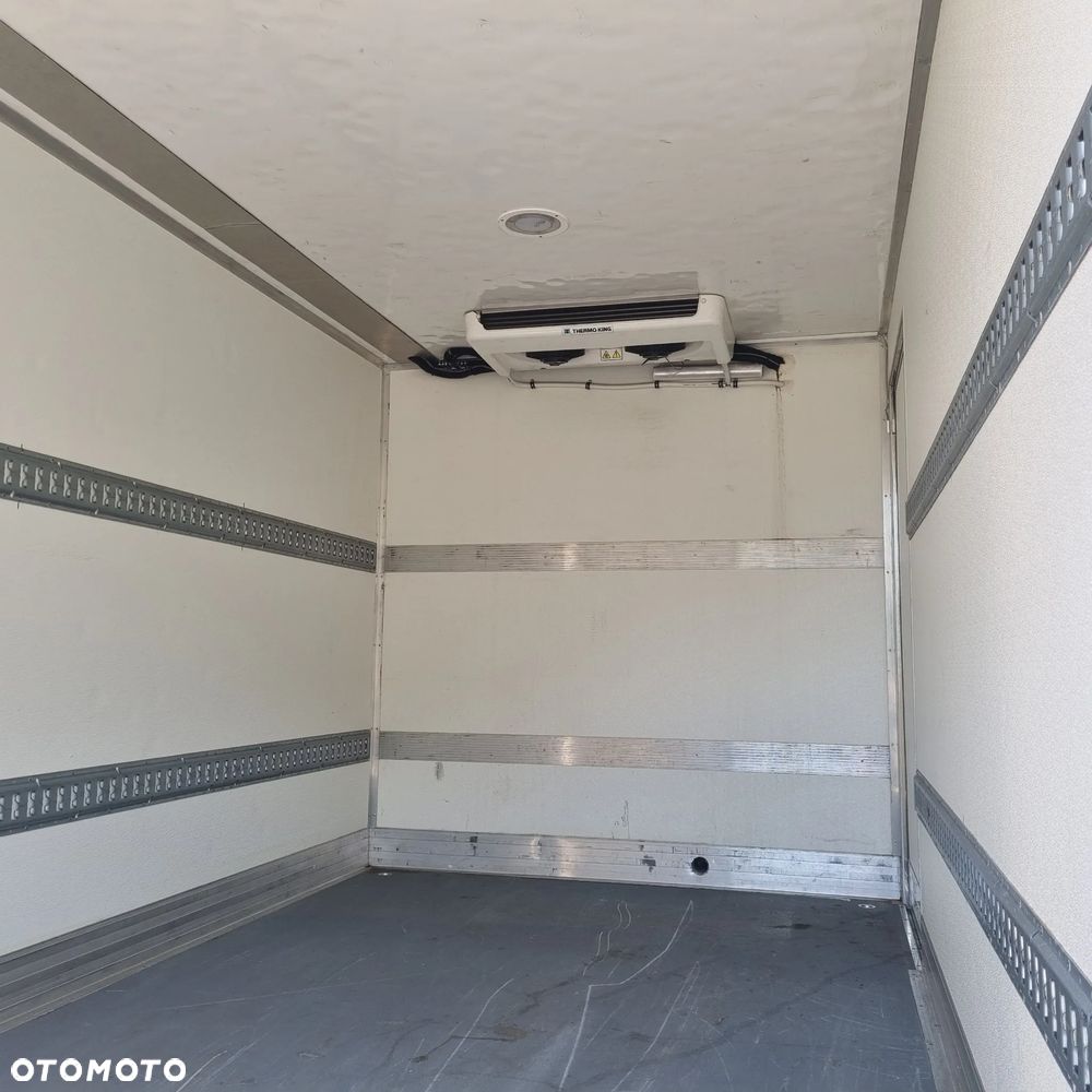 Mercedes-Benz Sprinter - 9