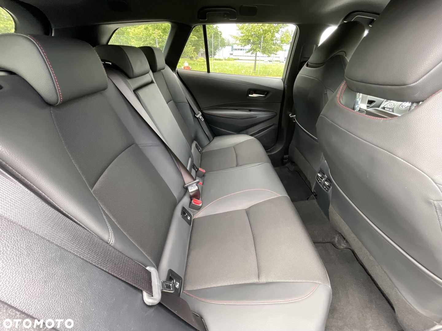 Toyota Corolla 2.0 Hybrid GR Sport Dynamic - 12