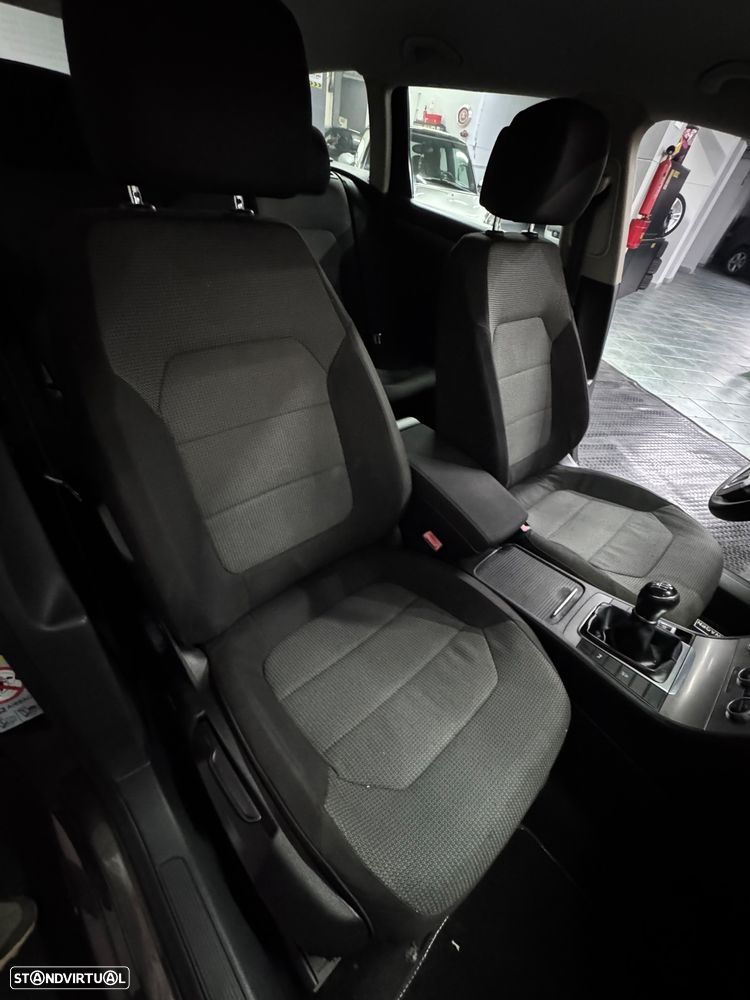 VW Passat Variant 1.6 TDI BlueMotion Highline - 24