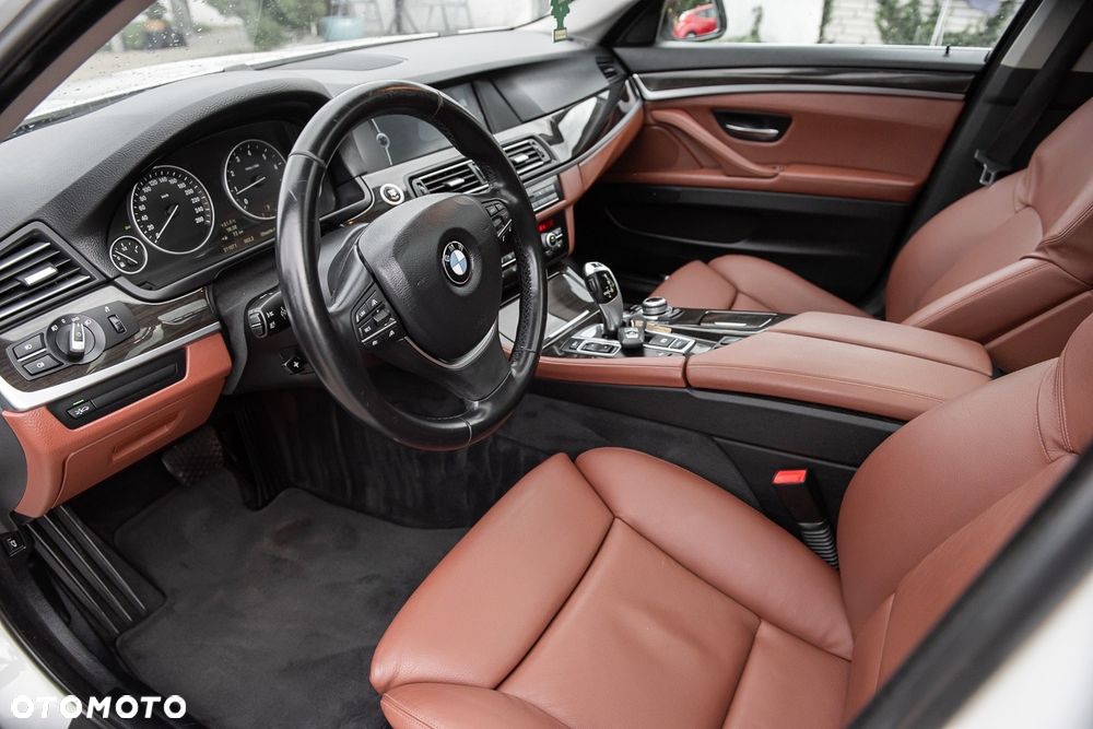BMW Seria 5 528i Sport-Aut - 15