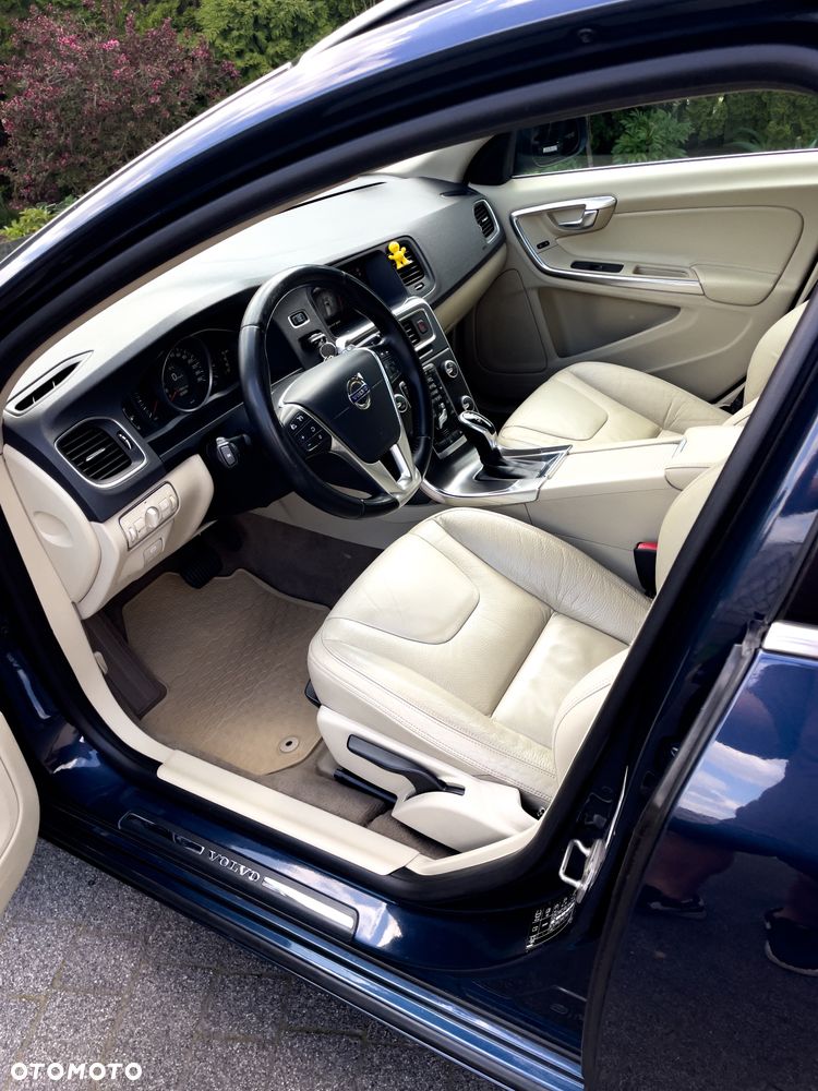 Volvo V60 D3 Momentum - 13