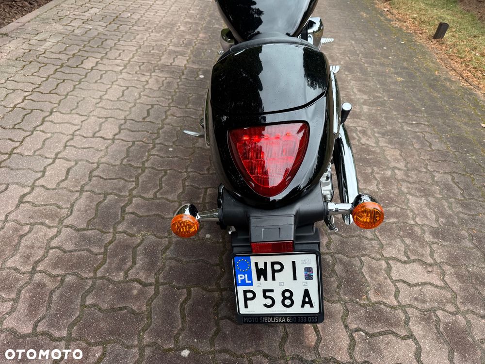 Suzuki Intruder - 12