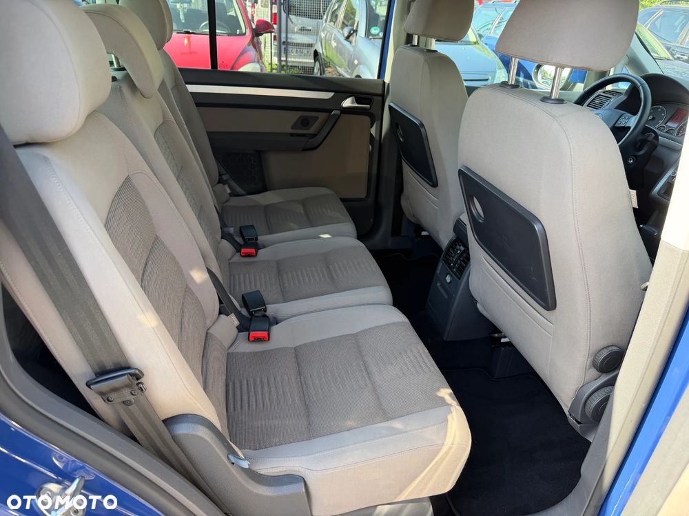 Volkswagen Touran 2.0 TDI DPF BlueMotion Technology DSG STYLE - 12