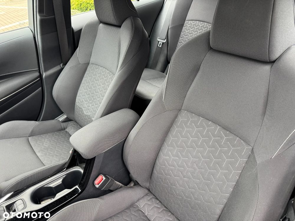 Toyota Corolla 1.8 Hybrid Comfort - 32