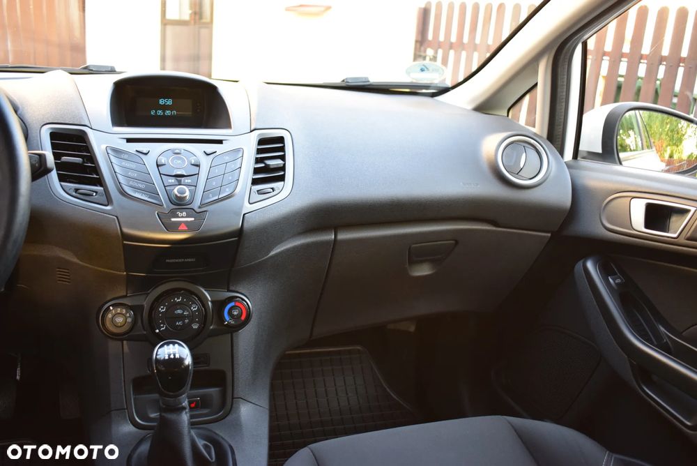 Ford Fiesta 1.25 Celebration - 9