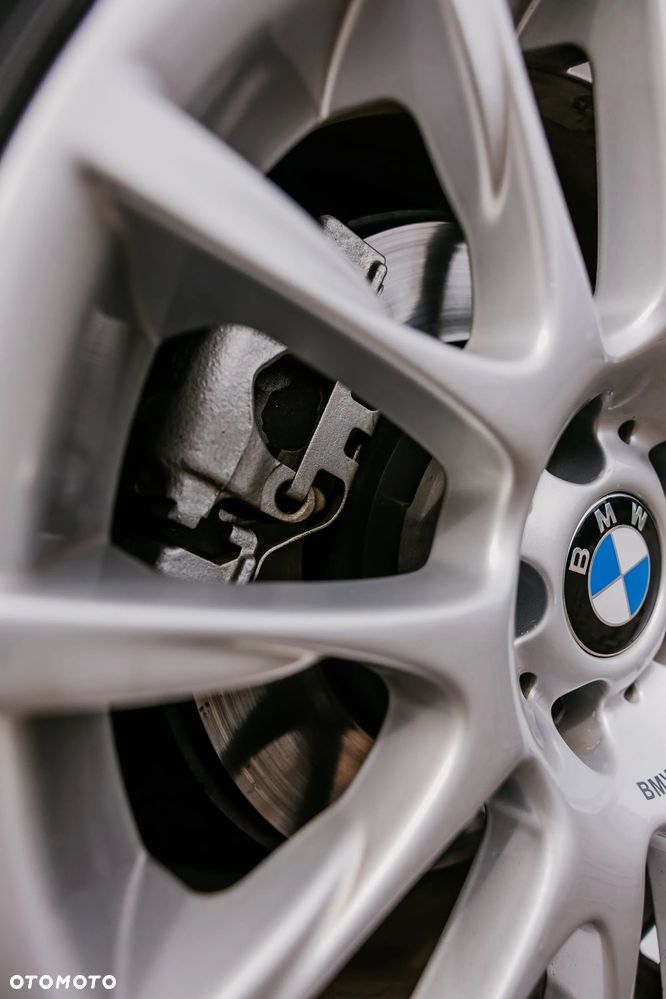BMW Seria 3 330d Edition Sport - 36