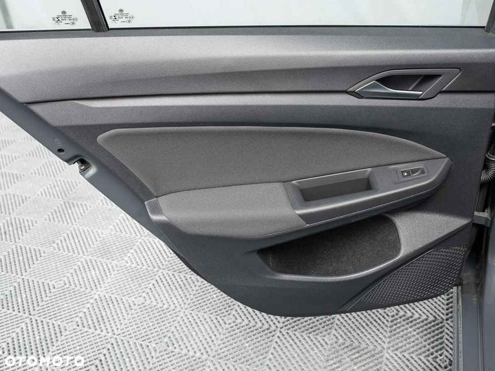 Volkswagen Golf - 22