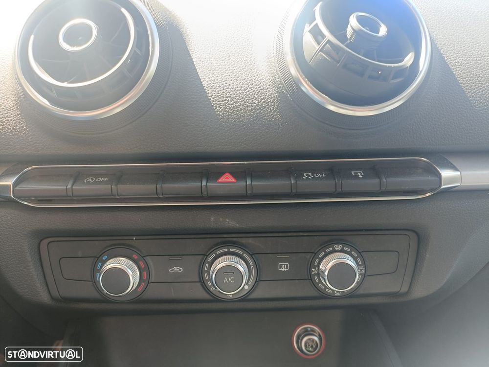 Audi A3 Sportback 1.6 TDI Attraction Ultra - 16