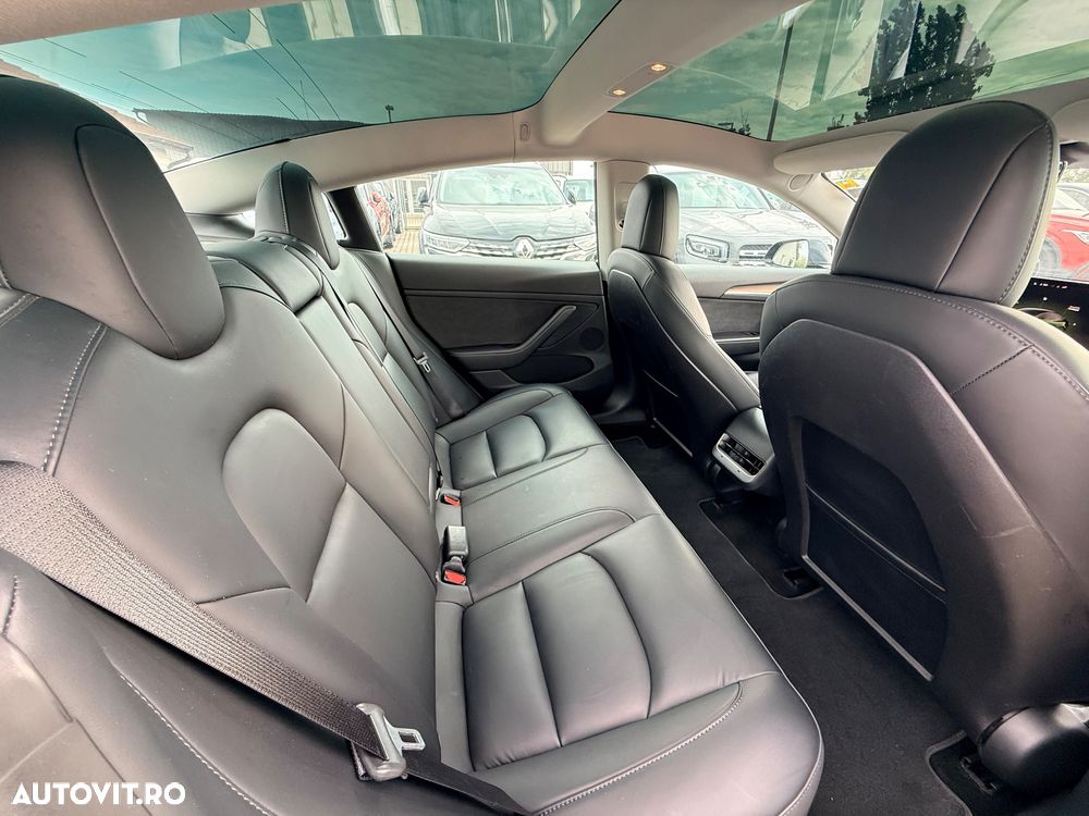 Tesla Model 3 - 8