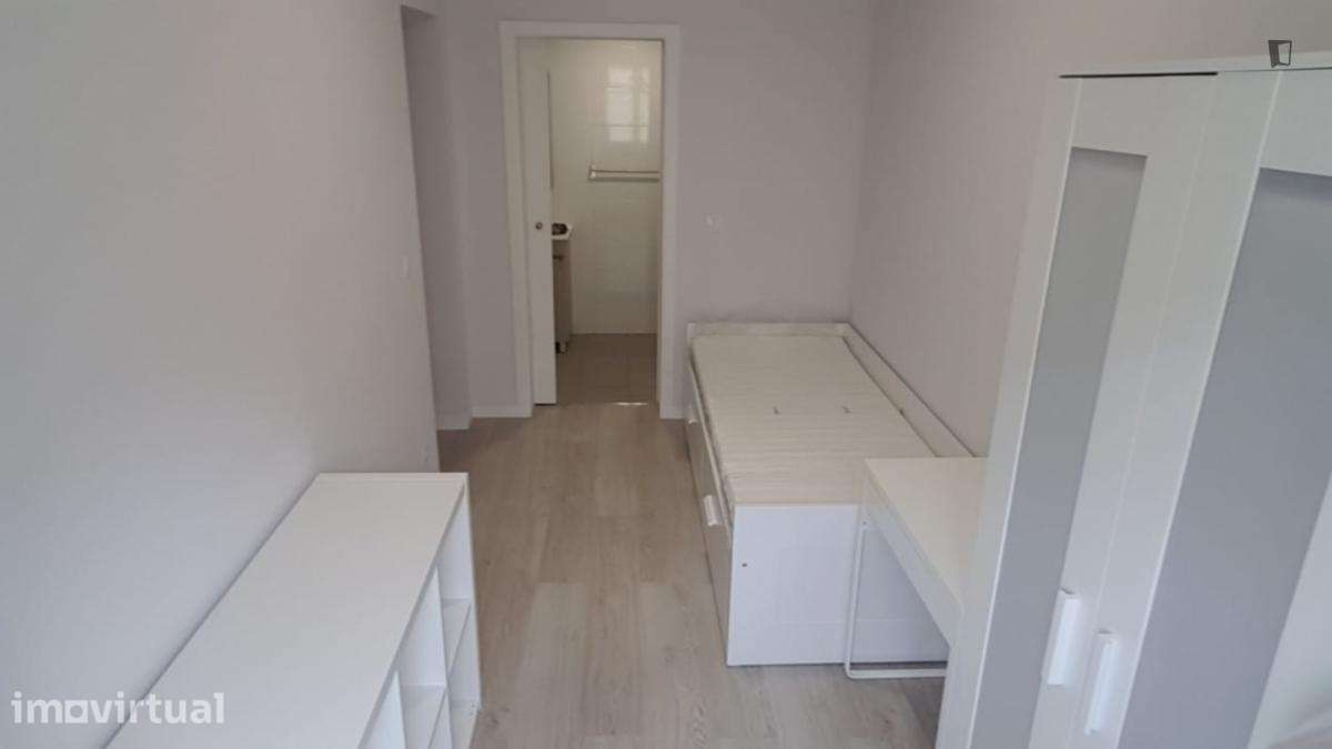 Apartamento com 1 quartos - localizado em Rato Lisbon - Grande imagem: 2/10