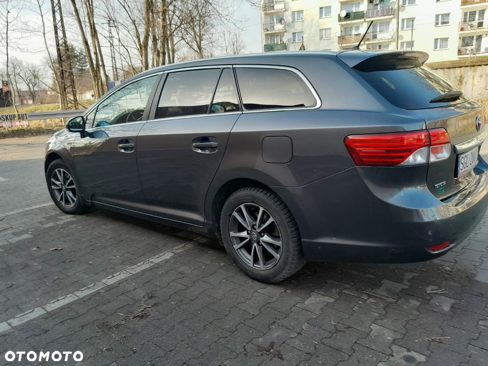 Toyota Avensis 2012 photo 2