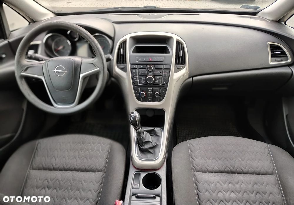 Opel Astra 2013 photo 4