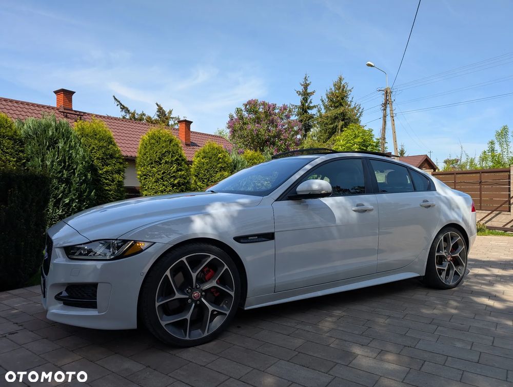 Jaguar XE - 2