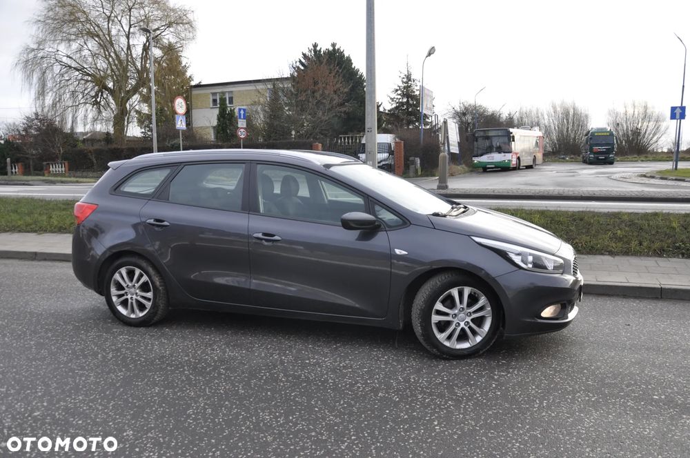 Kia Ceed 1.6 CRDi 128 Fifa World Cup Edition - 18