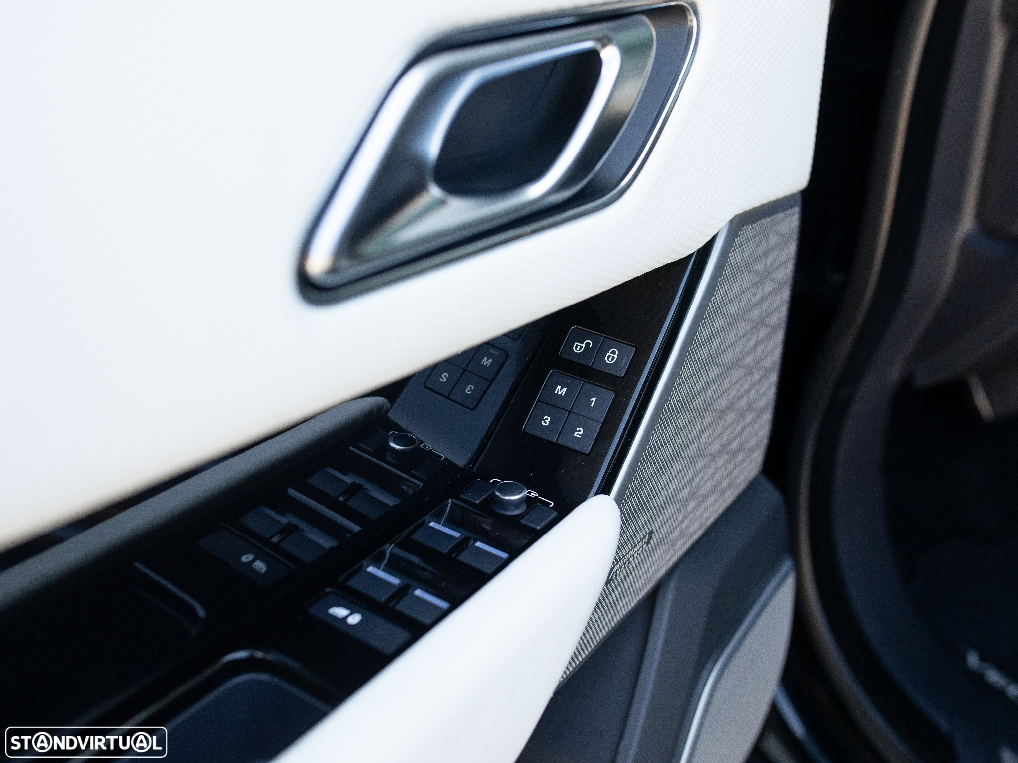 Land Rover Range Rover Velar 2.0 D R-Dynamic HSE - 37