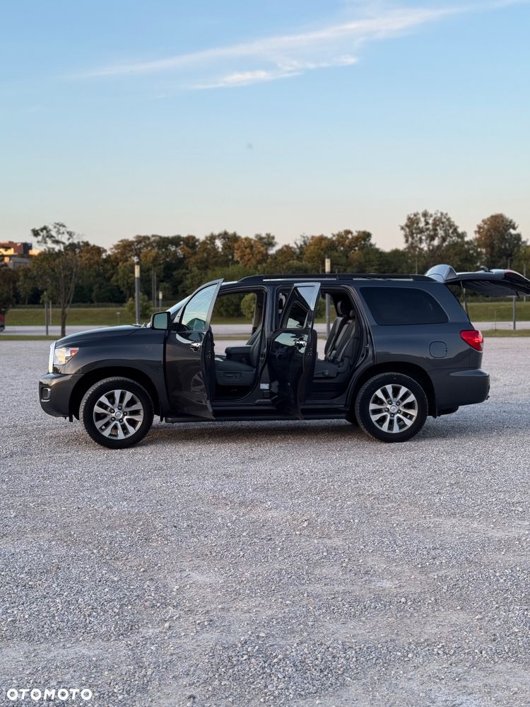 Toyota Sequoia - 15