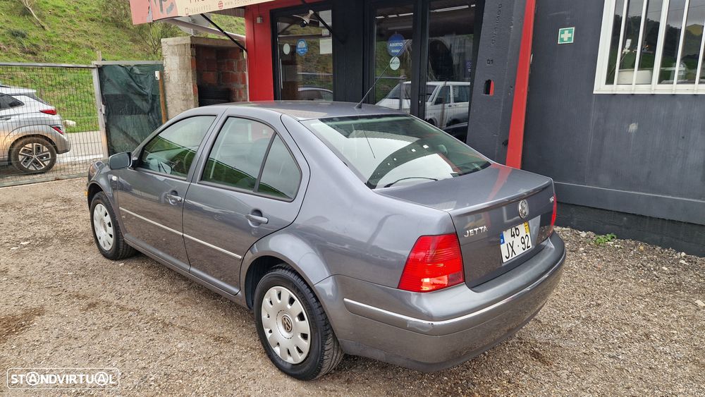 VW Jetta 1.9 TDi Confortine DSG - 9