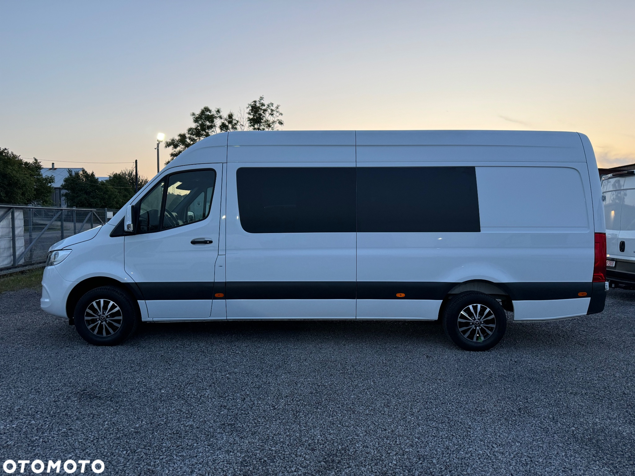 Mercedes-Benz Sprinter - 12