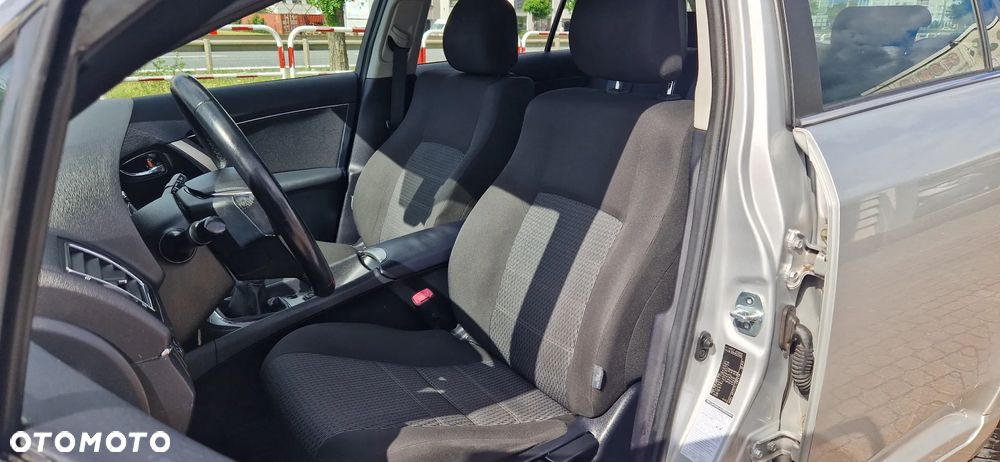Toyota Avensis 2.2 D-4D Comfort - 20