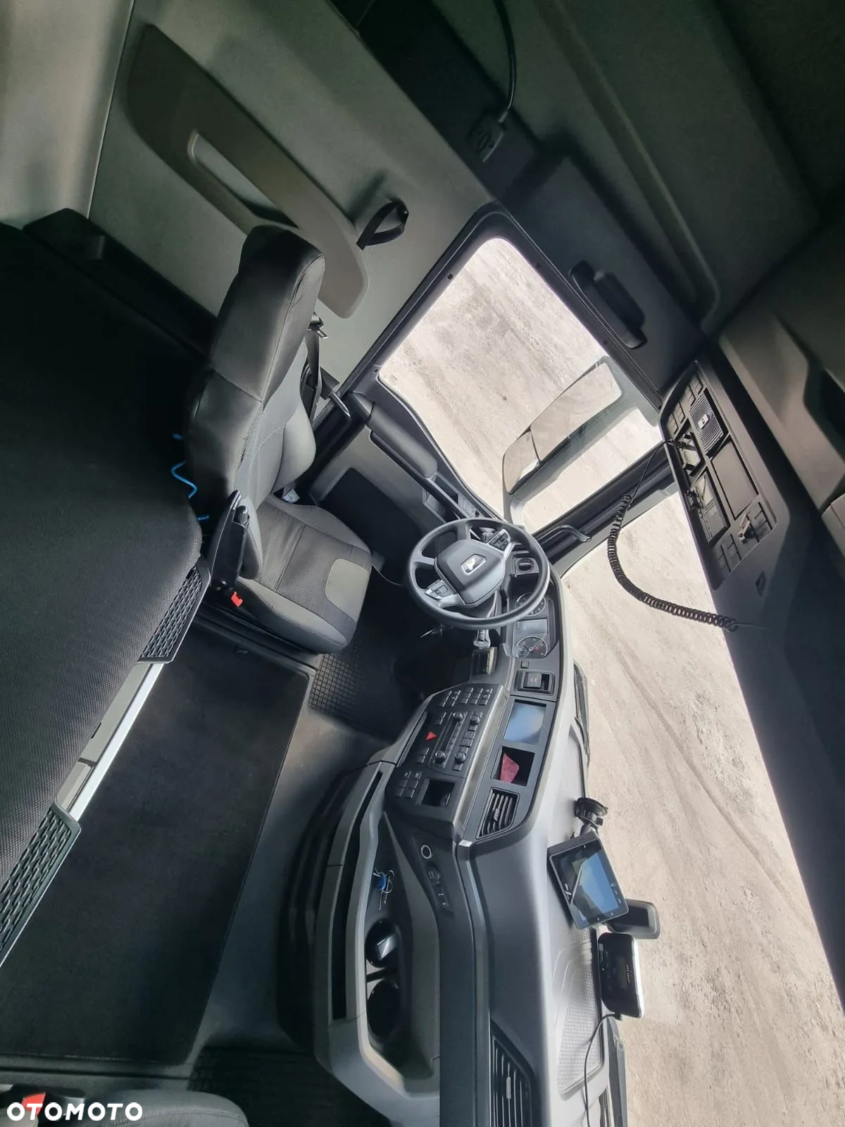 MAN TGX 18.470 LOWDECK PO KONTRAKCIE DUZA KABINA RETARDER ASYSTENT MARTWEGO POLA SALON PL AUTOMAT ZBIORNIKI 1090 LITRÓW RADAR - 13