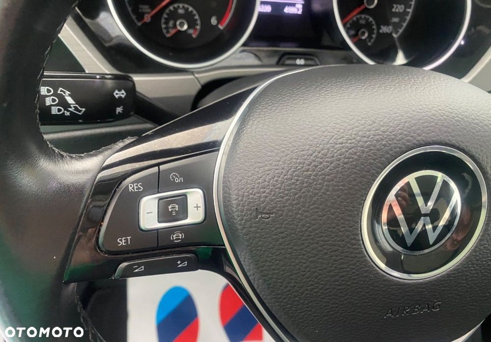 Volkswagen Touran 2.0 TDI SCR Comfortline - 16