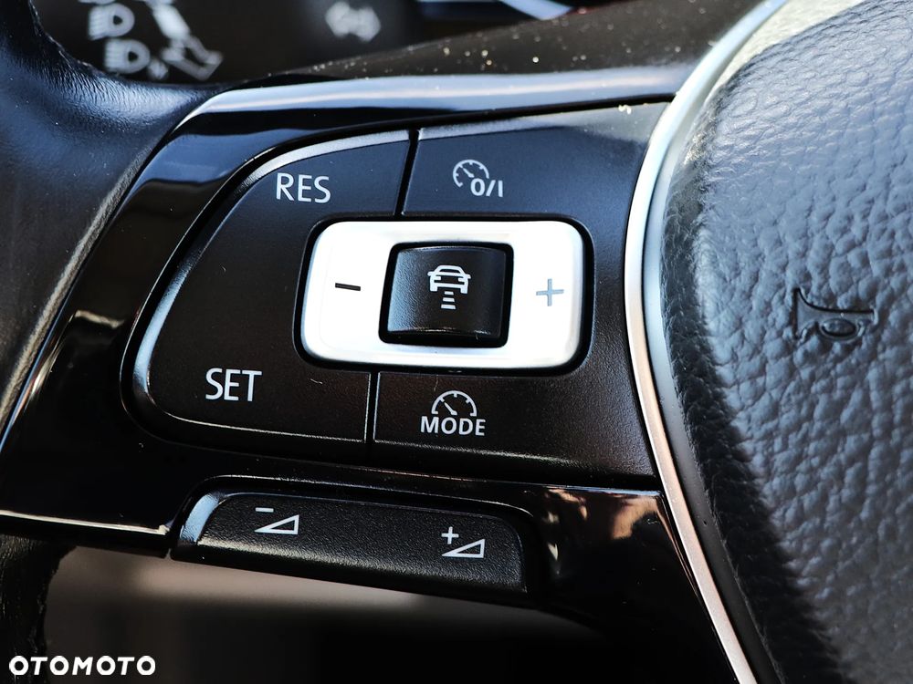 Volkswagen Passat 2.0 TDI SCR DSG Comfortline - 29