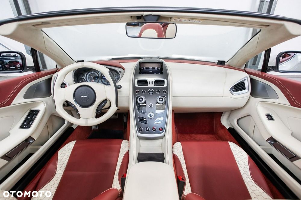 Aston Martin Vanquish - 27