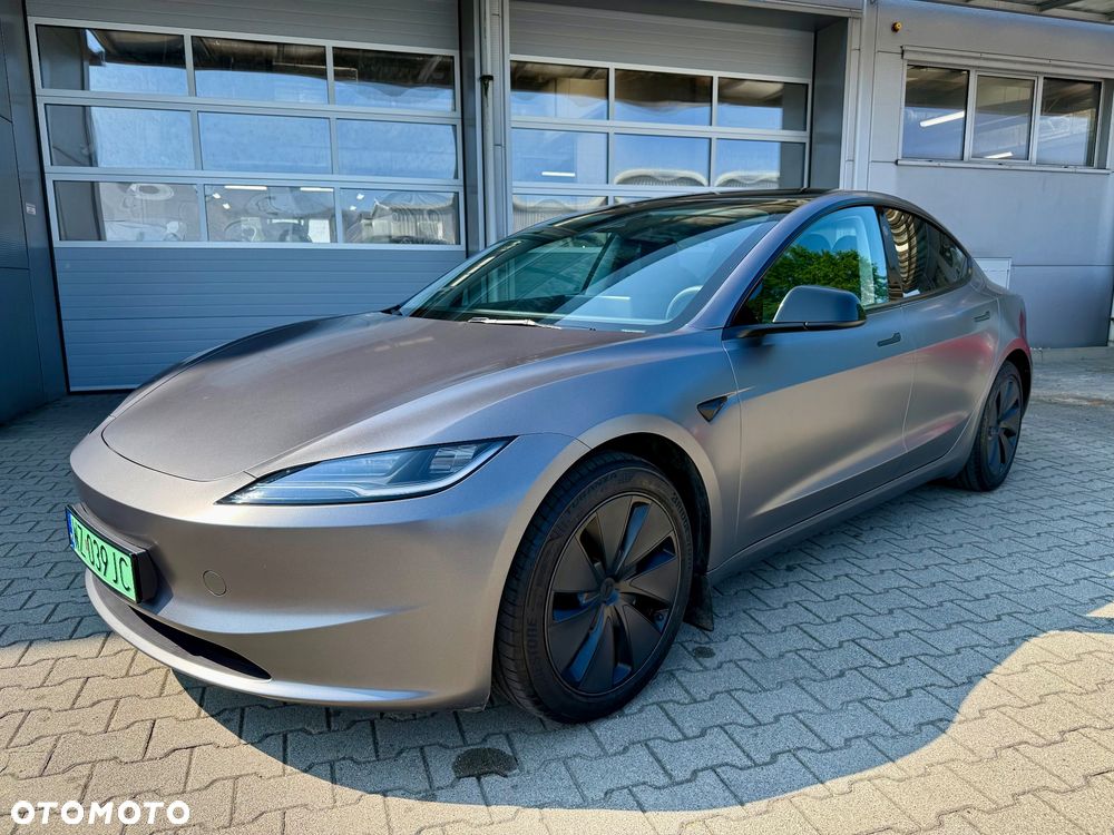 Tesla Model 3 - 3
