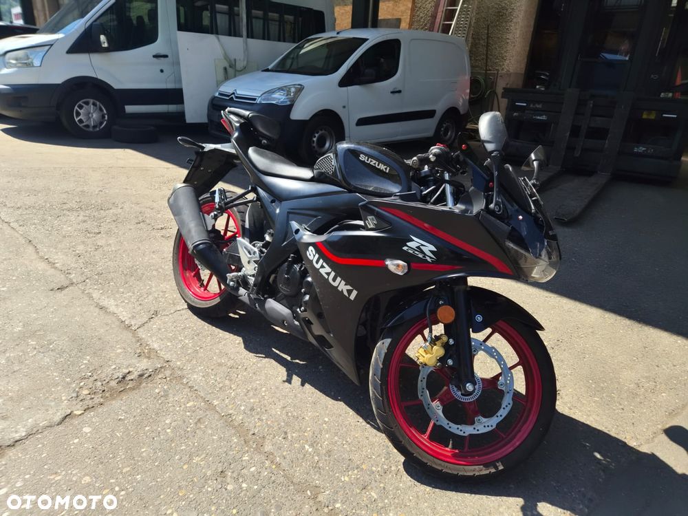 Suzuki GSX-R - 1