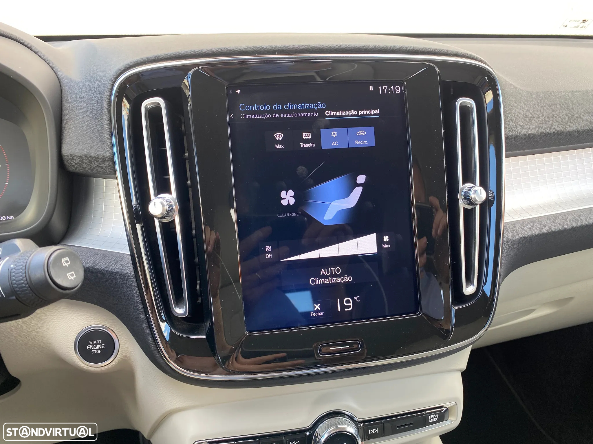 Volvo XC 40 2.0 D3 Momentum Plus Geartronic - 21