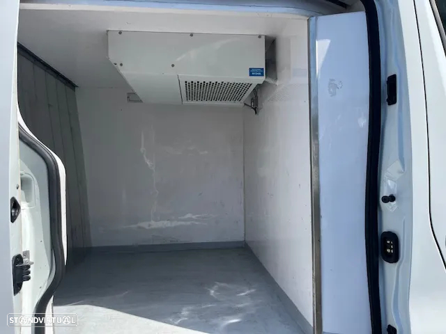 Renault TRAFIC LONGA 2.0 120cv COM FRIO - 8