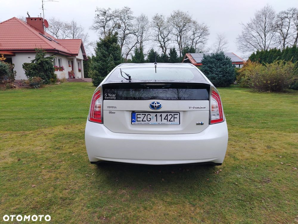 Toyota Prius (Hybrid) Executive - 6