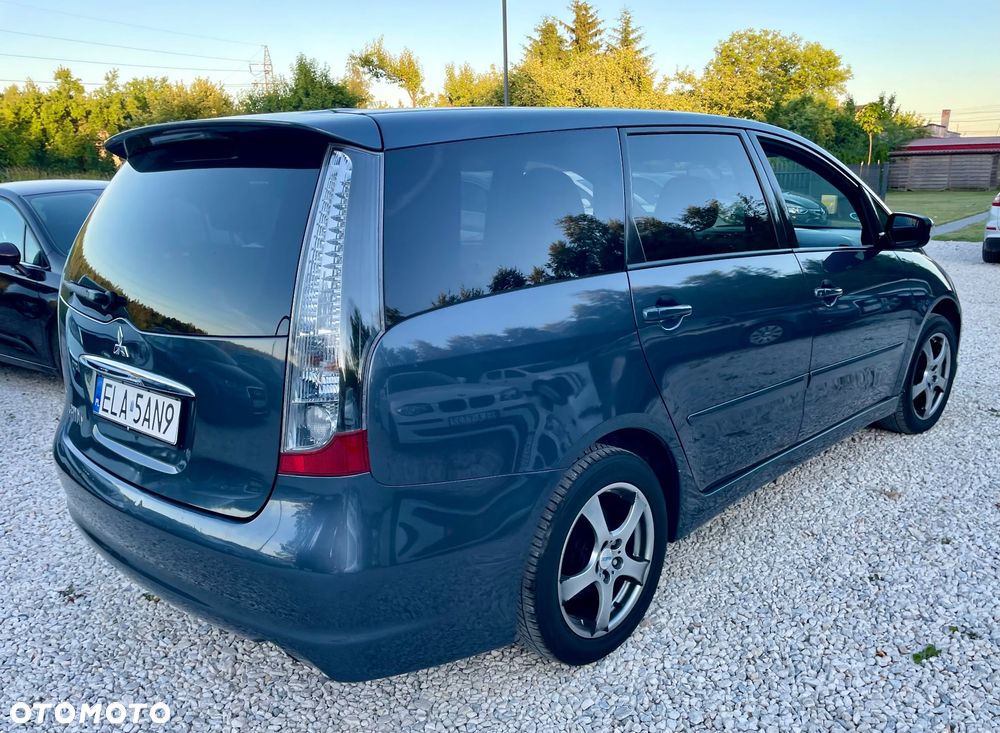 Mitsubishi Grandis 2.4 Inform - 18