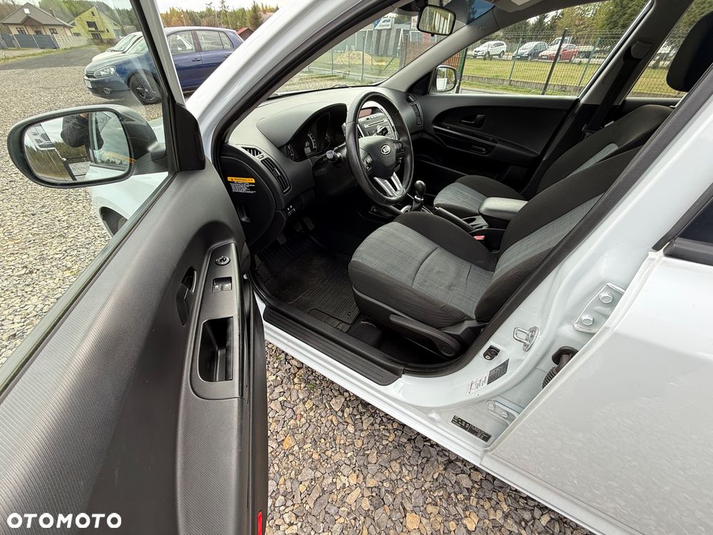 Kia Ceed - 13