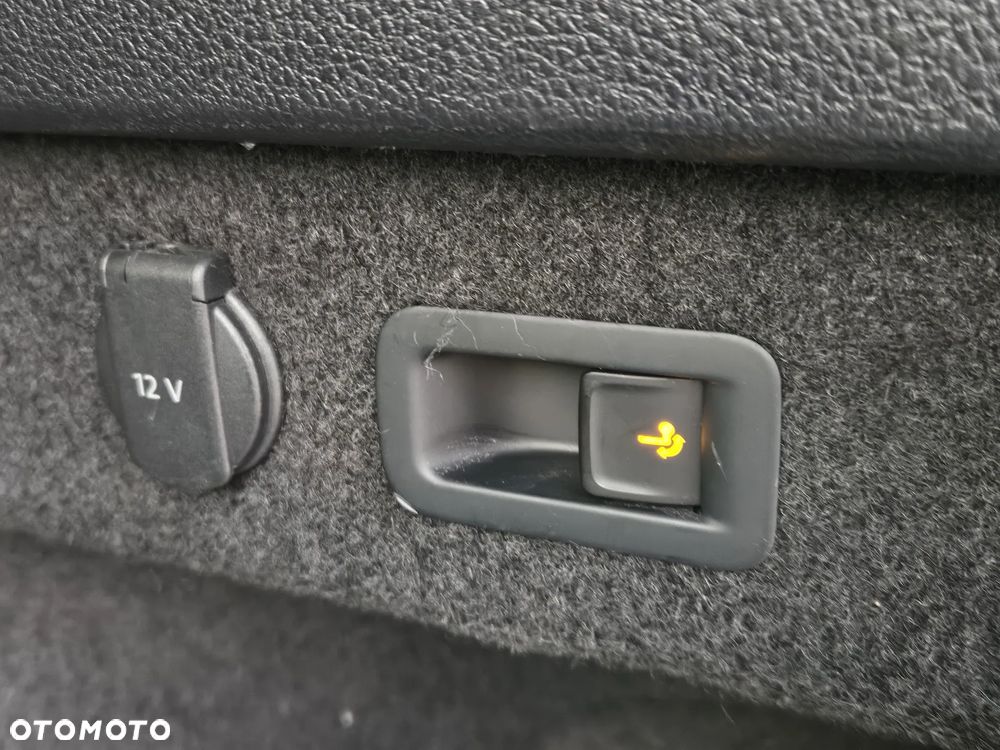 Volkswagen Passat Variant 2.0 TDI SCR 4Motion DSG Highline - 18