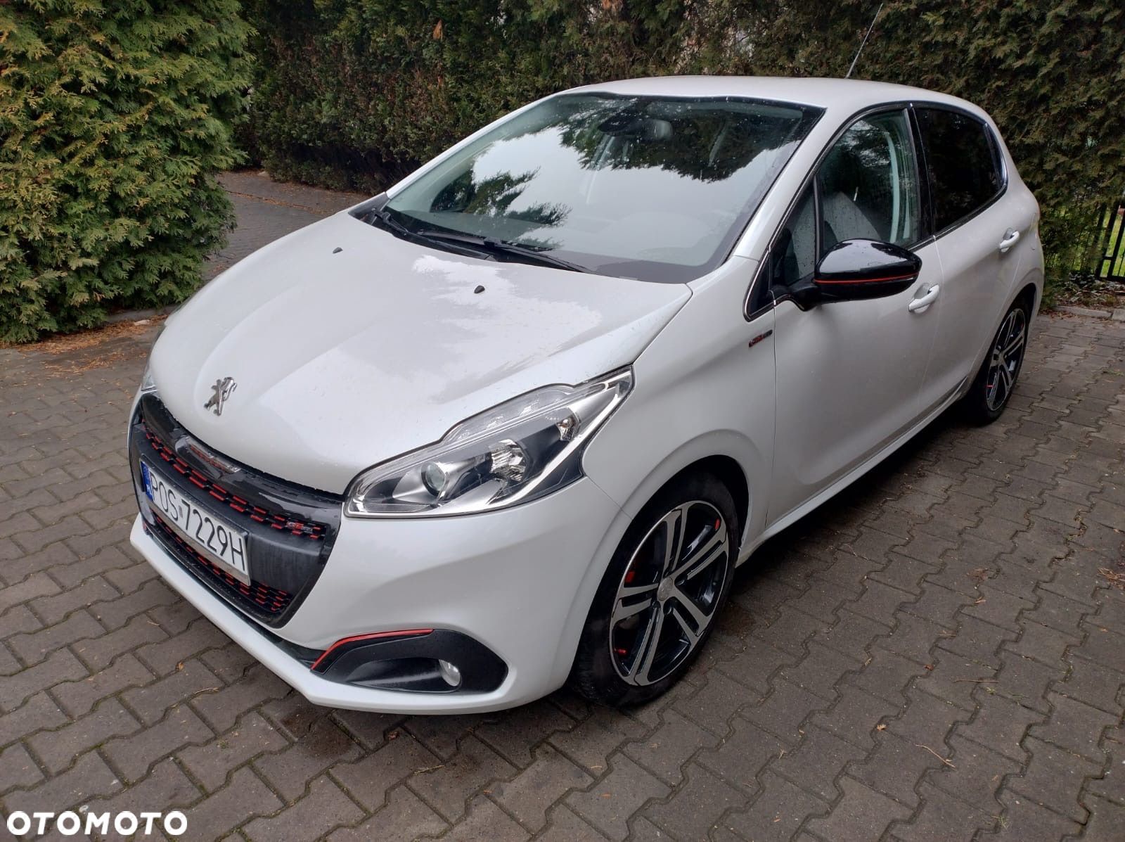 Peugeot 208 - 1