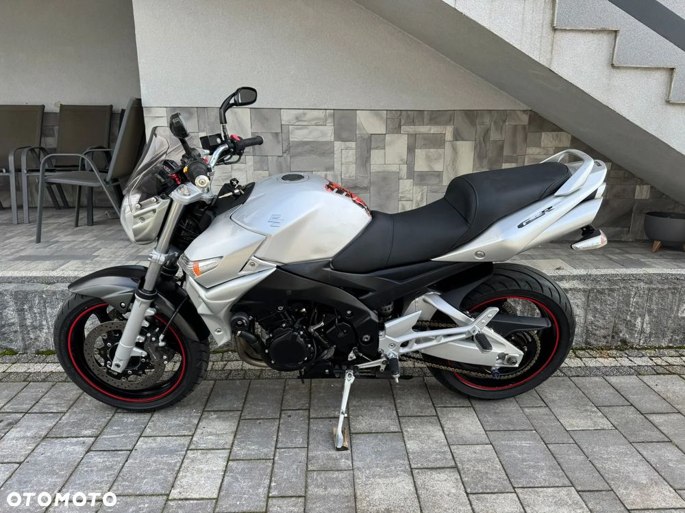Suzuki GSR - 2