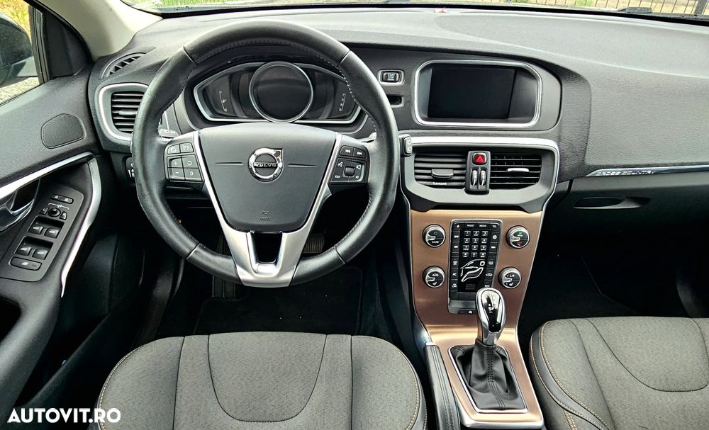 Volvo V40 D4 Geartronic Plus - 9