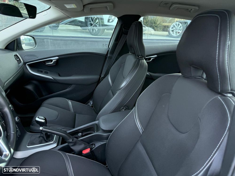 Volvo V40 2.0 D3 Momentum - 12