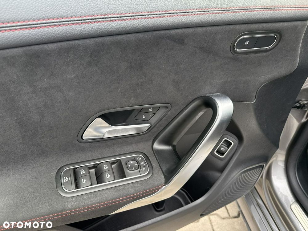 Mercedes-Benz CLA 200 mHEV AMG Line 7G-DCT - 12