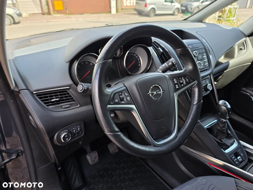 Opel Zafira 1.6 T SIDI Cosmo S&S - 18