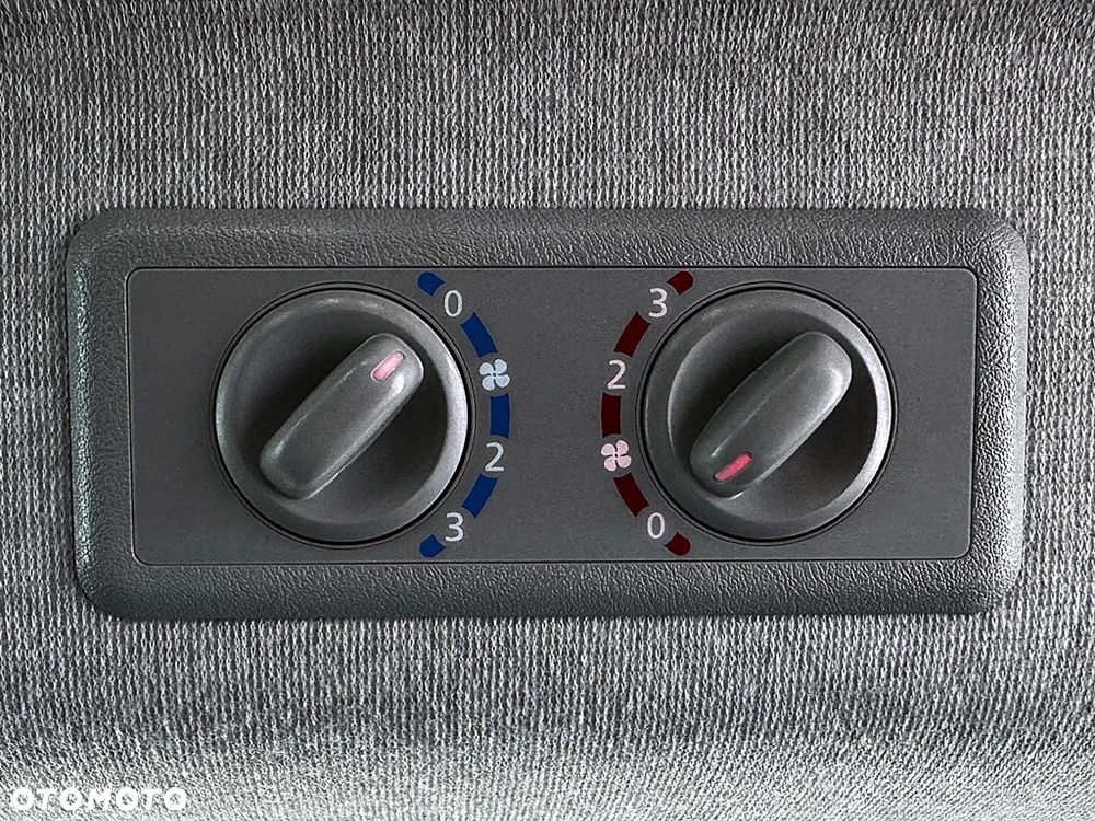 Renault Trafic 2.0 dCi - 19