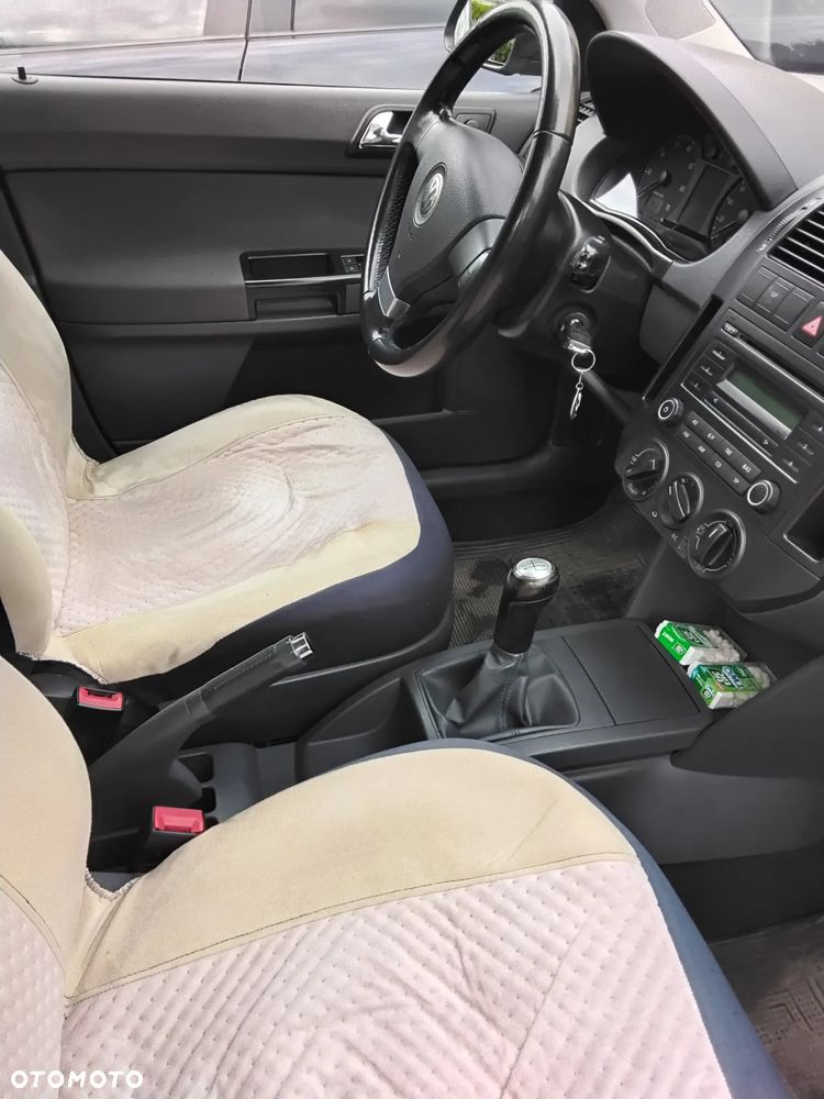 Volkswagen Polo - 11