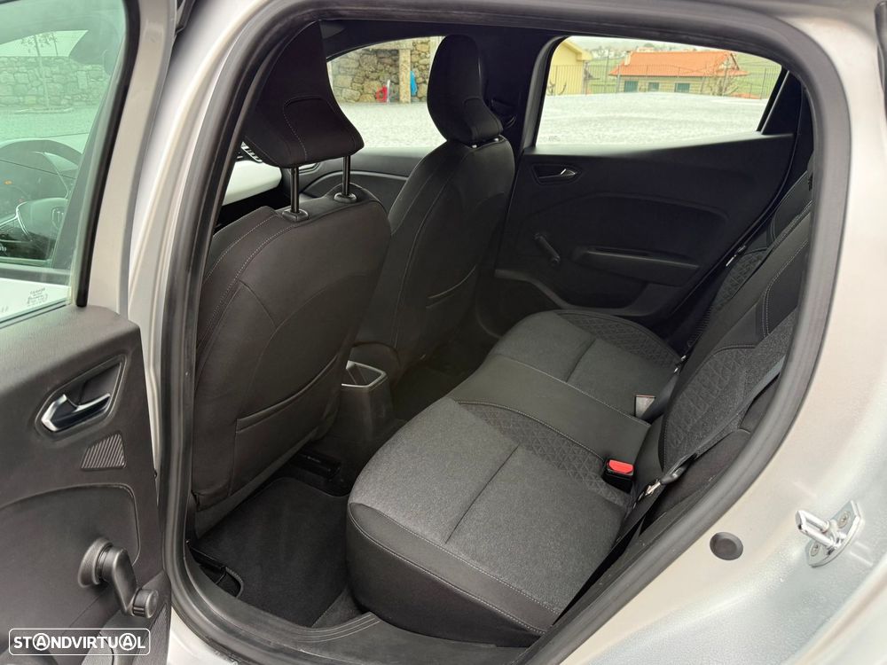Renault Clio 1.6 E-Tech Intens - 19
