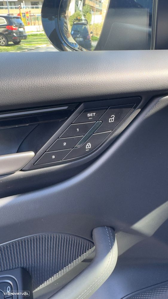 Porsche Macan Electric 4 - 23