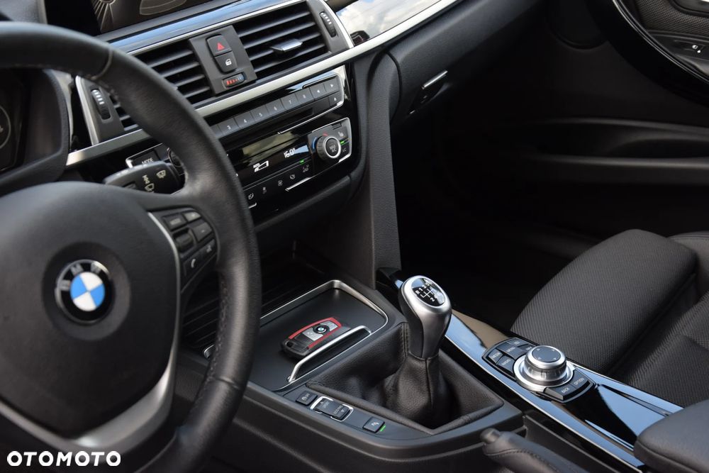 BMW Seria 3 320i Touring Sport Line - 15