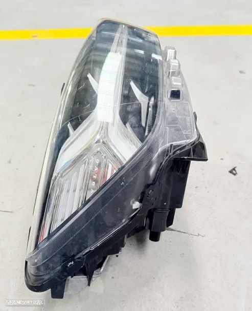 OPTICA ESQUERDA VOLVO XC40 - 1